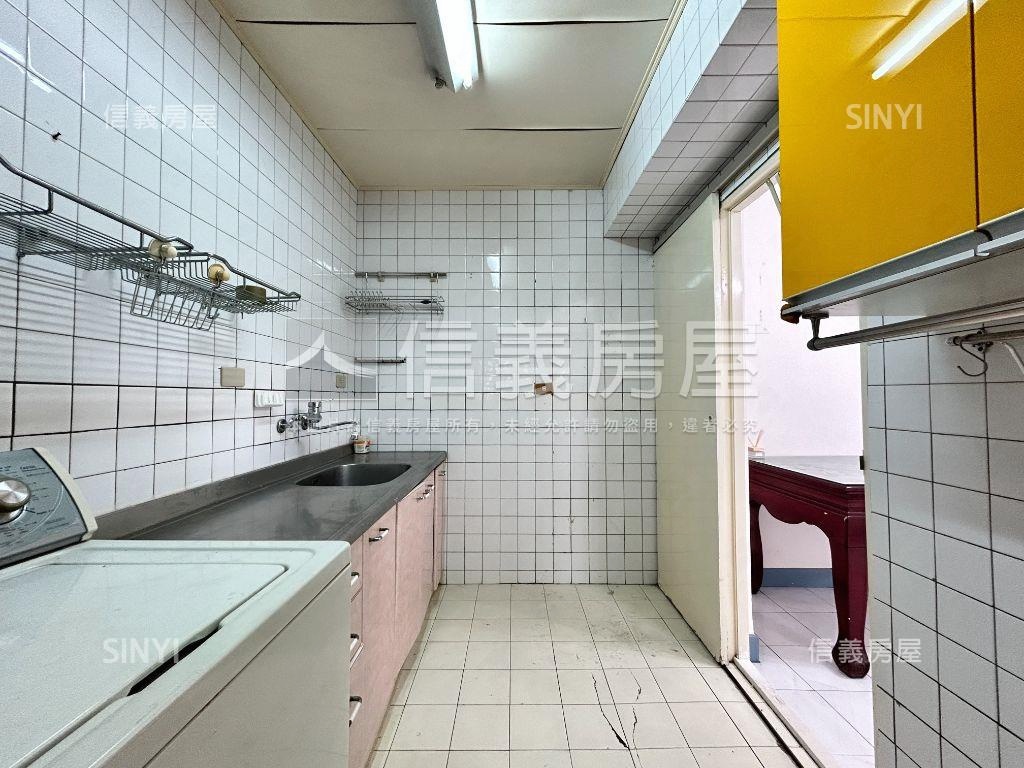 大忠孝復興朝南電梯三房房屋室內格局與周邊環境