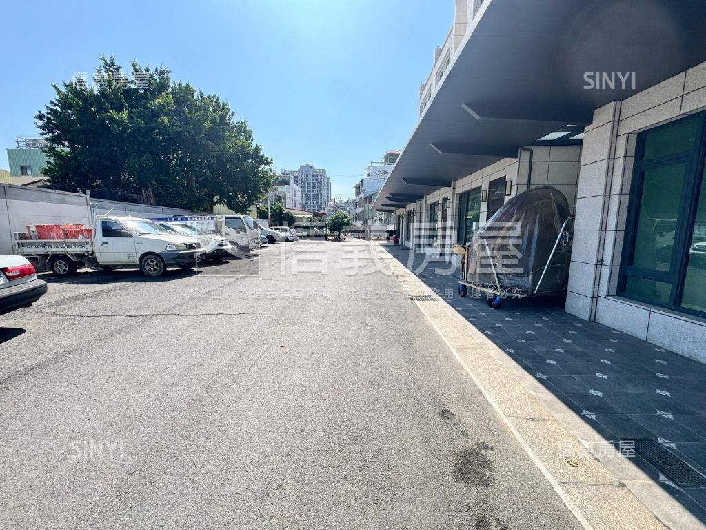 東區。專任買代土地房屋室內格局與周邊環境