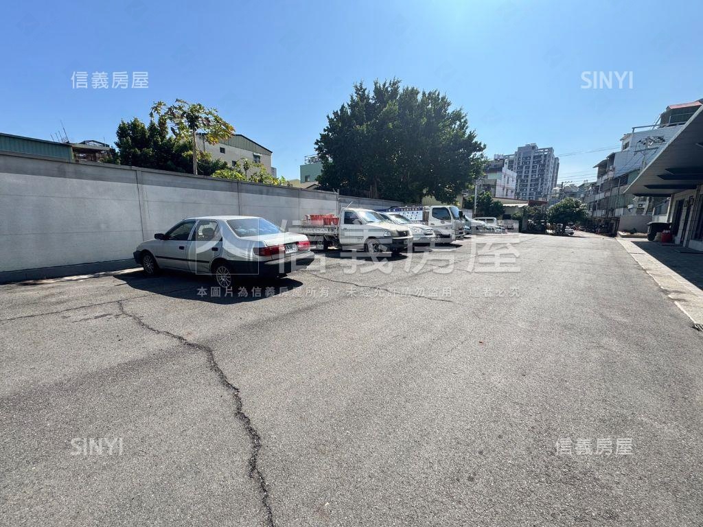 東區。專任買代土地房屋室內格局與周邊環境