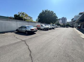 東區。專任買代土地