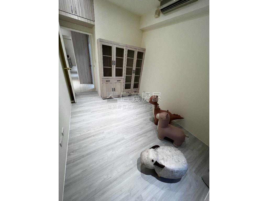 藝術國寶裝潢美三房房屋室內格局與周邊環境