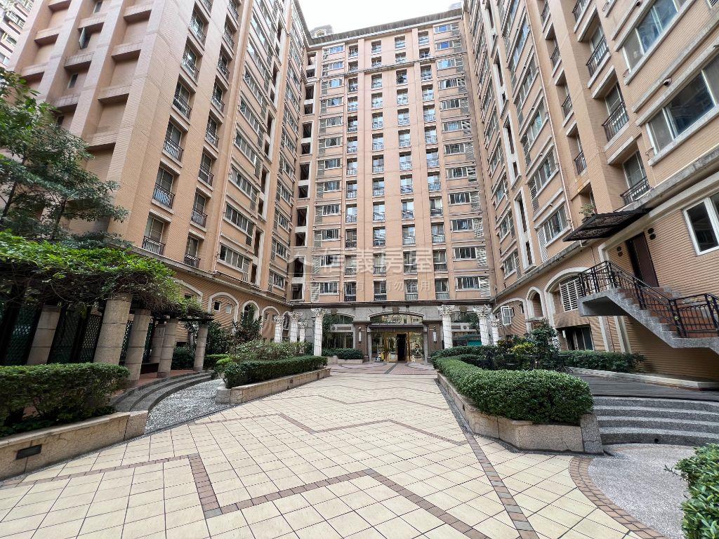 藝術國寶裝潢美三房房屋室內格局與周邊環境