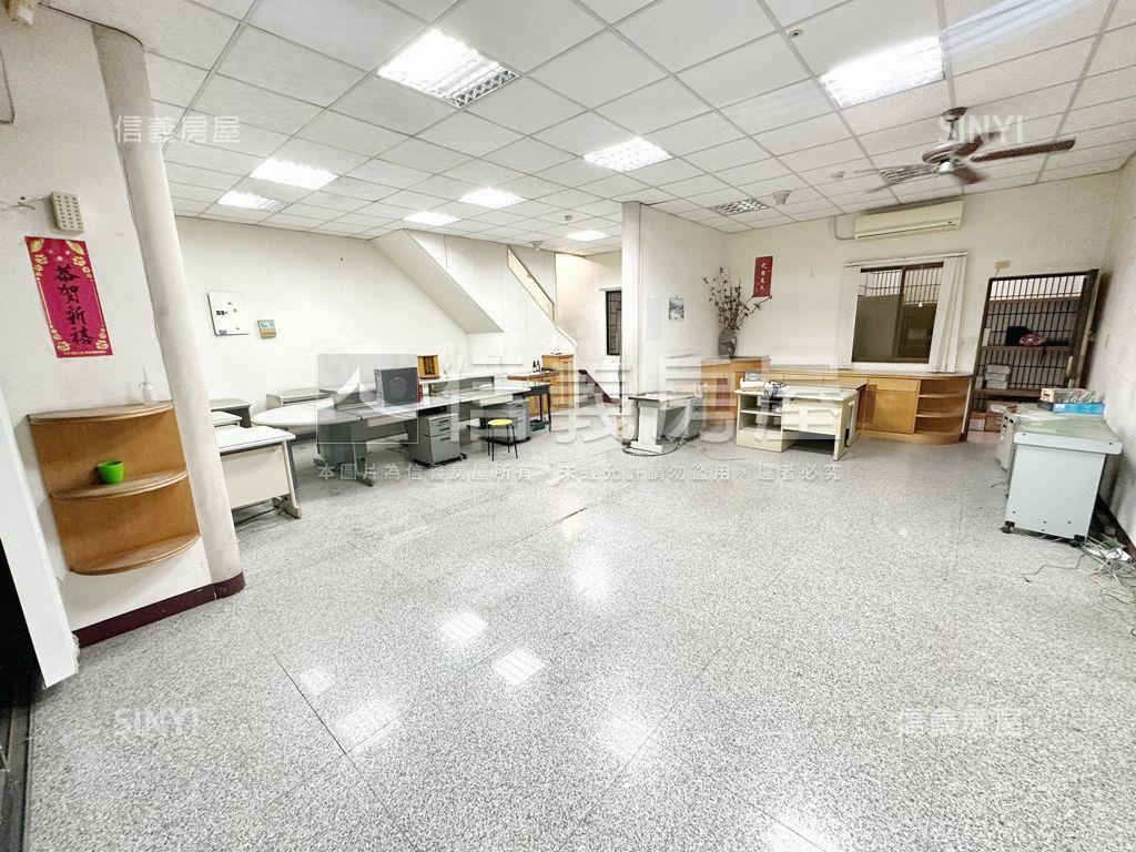 陽明商圈面寬燙金雙店面房屋室內格局與周邊環境