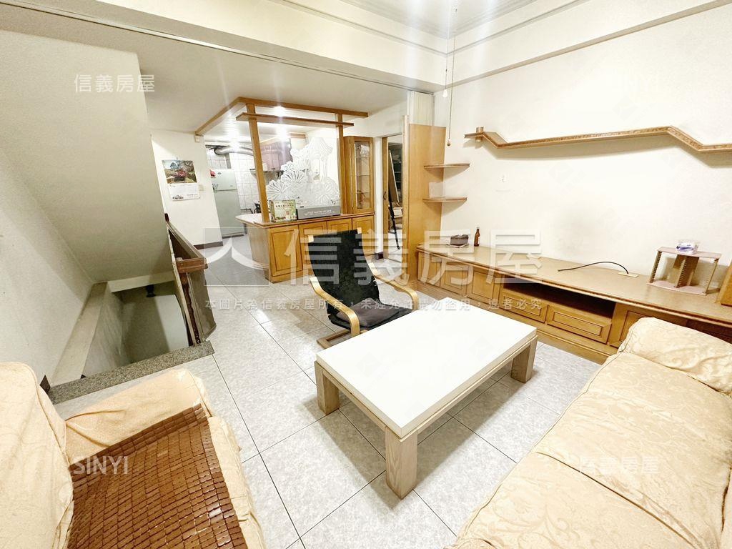 陽明商圈面寬燙金雙店面房屋室內格局與周邊環境