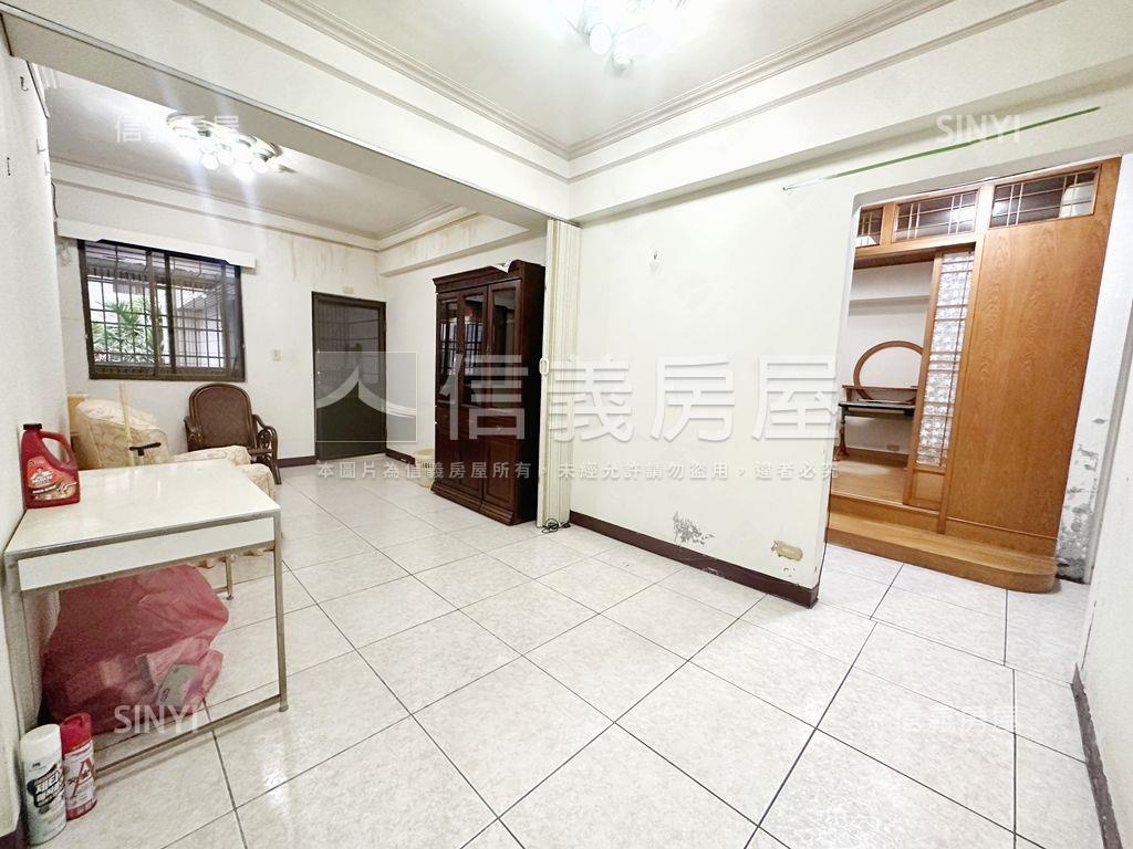 陽明商圈面寬燙金雙店面房屋室內格局與周邊環境