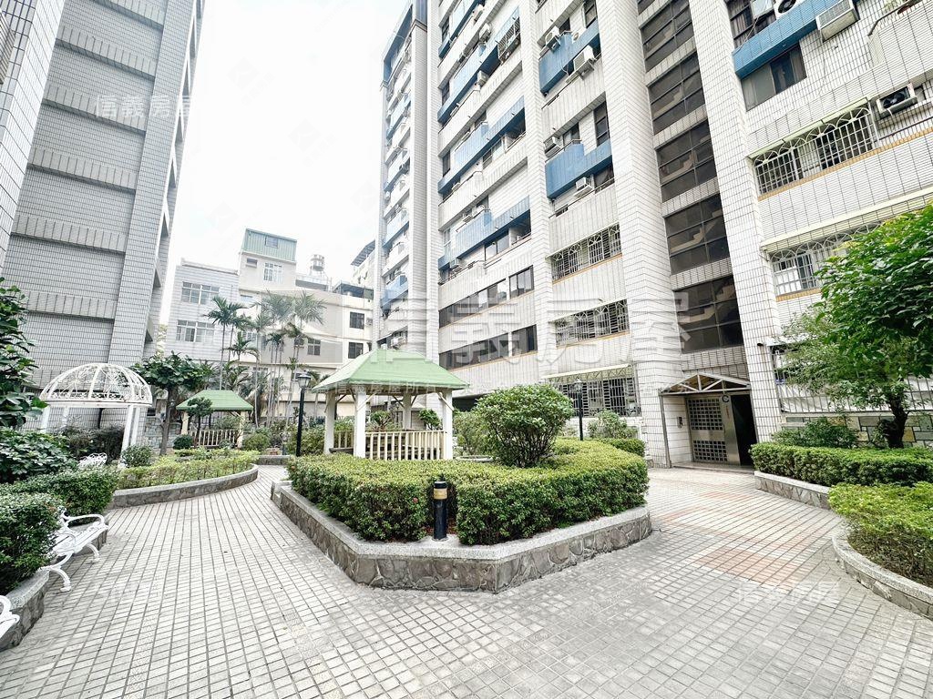 陽明商圈面寬燙金雙店面房屋室內格局與周邊環境