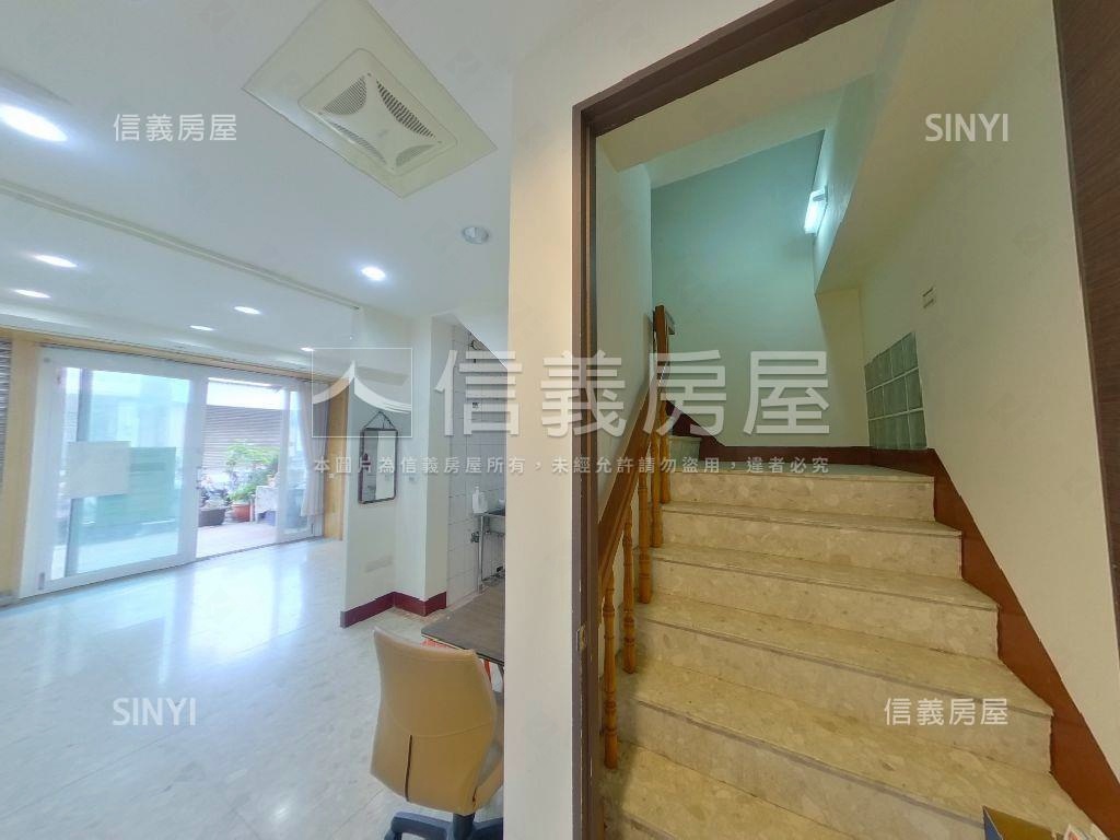 左營高鐵生活圈正路金店面房屋室內格局與周邊環境