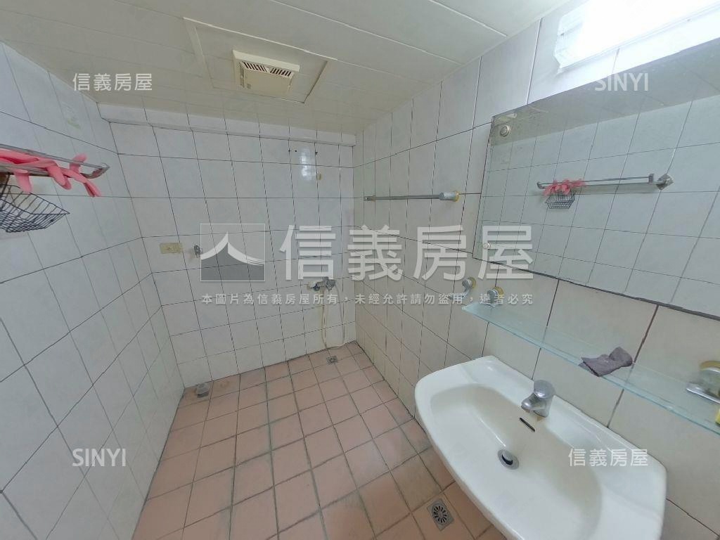 左營高鐵生活圈正路金店面房屋室內格局與周邊環境
