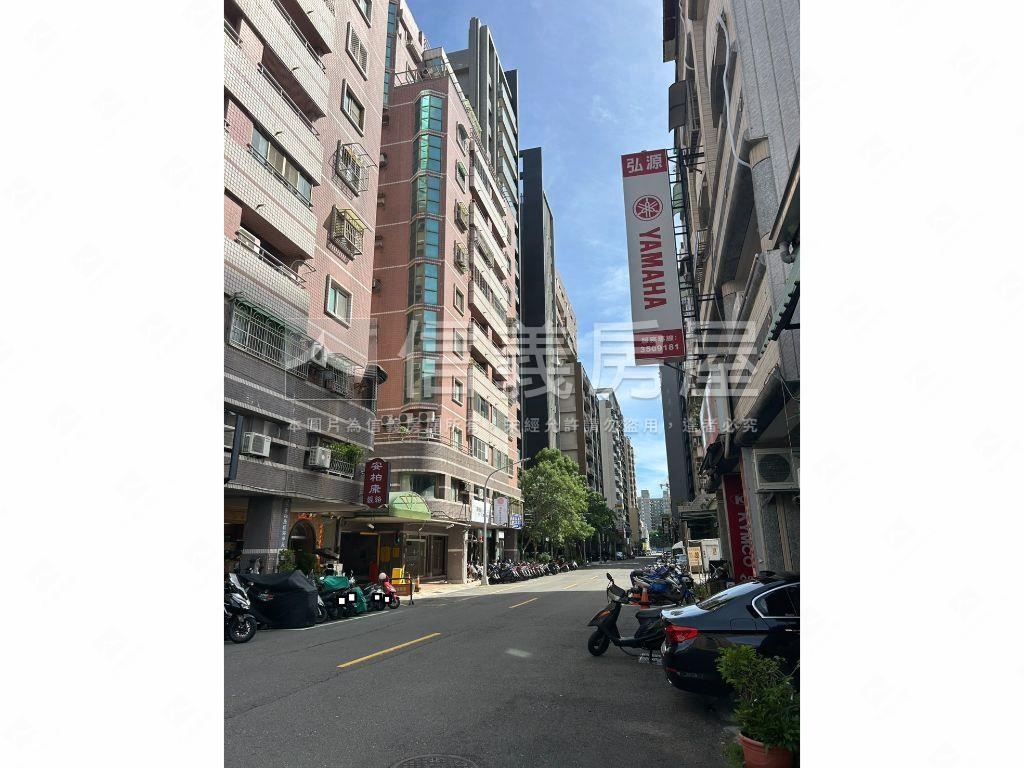 左營高鐵生活圈正路金店面房屋室內格局與周邊環境