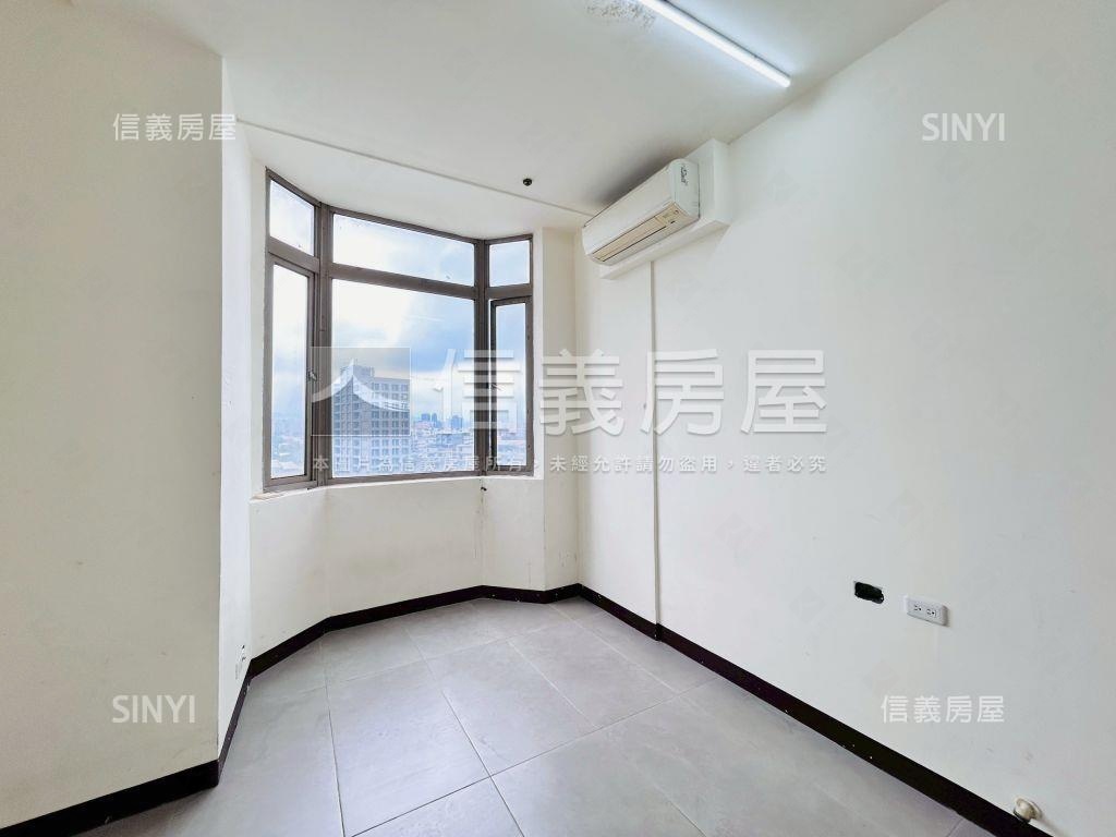桃園中山天廈商辦平面車位房屋室內格局與周邊環境