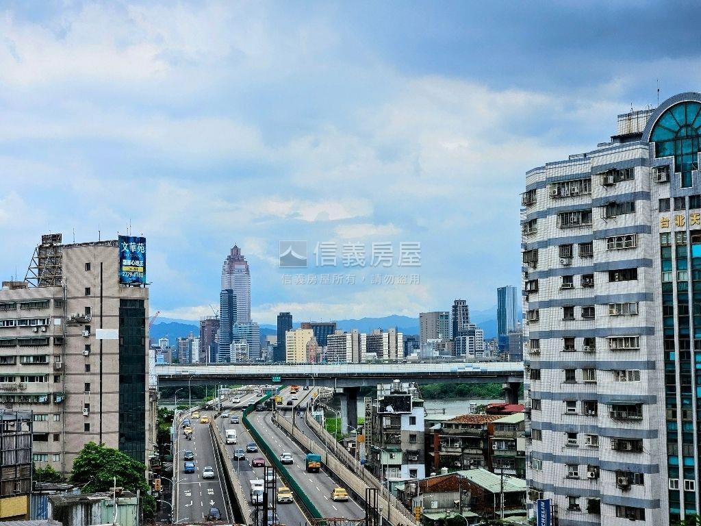 希爾頓一層一戶辦公房屋室內格局與周邊環境