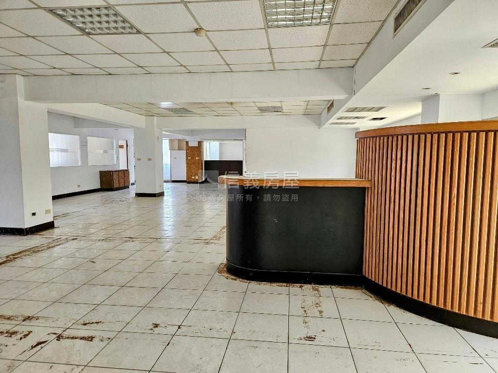 希爾頓一層一戶辦公房屋室內格局與周邊環境