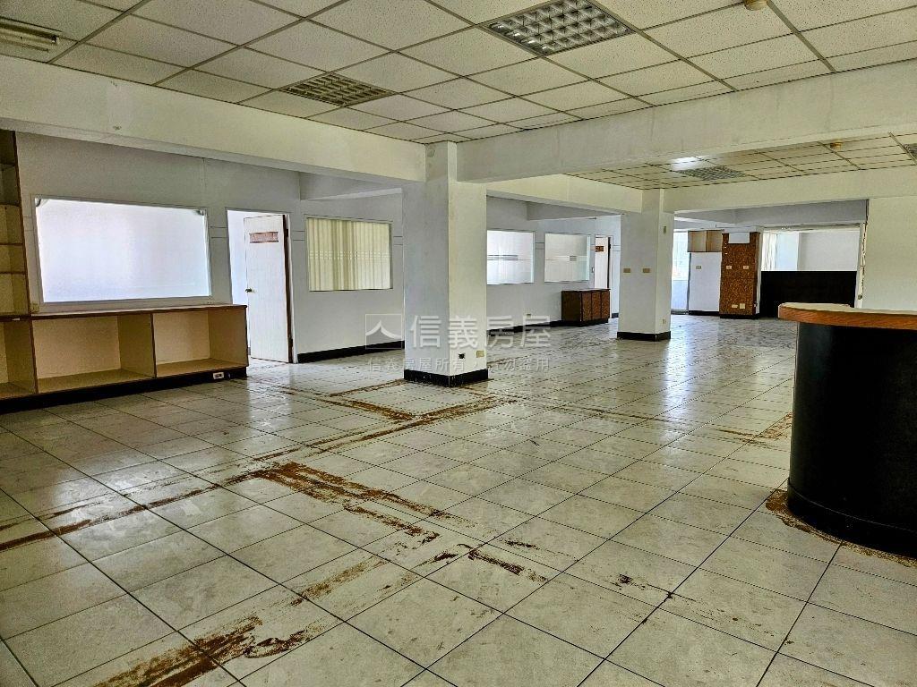 希爾頓一層一戶辦公房屋室內格局與周邊環境