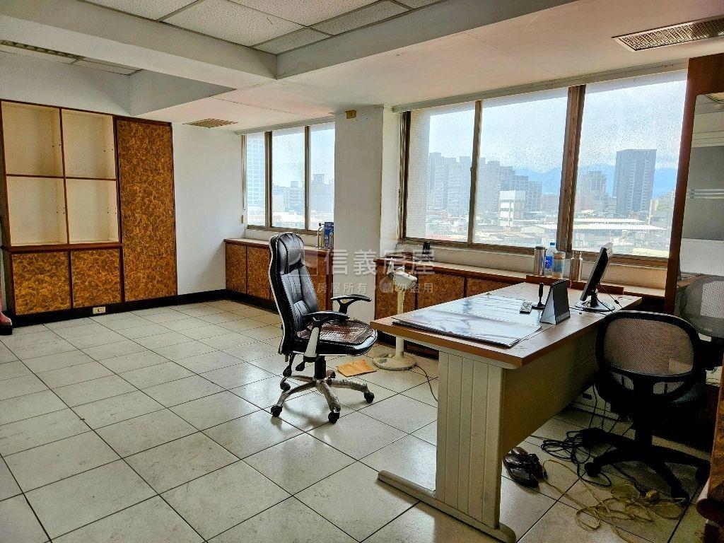 希爾頓一層一戶辦公房屋室內格局與周邊環境