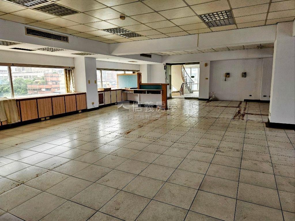 希爾頓一層一戶辦公房屋室內格局與周邊環境
