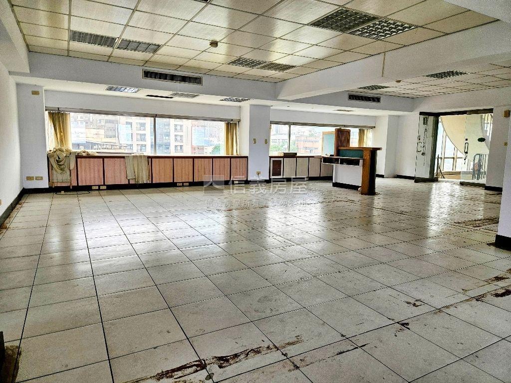 希爾頓一層一戶辦公房屋室內格局與周邊環境