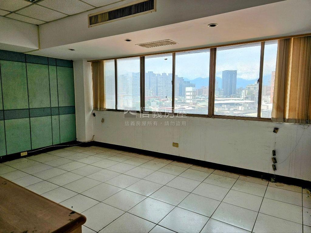希爾頓一層一戶辦公房屋室內格局與周邊環境