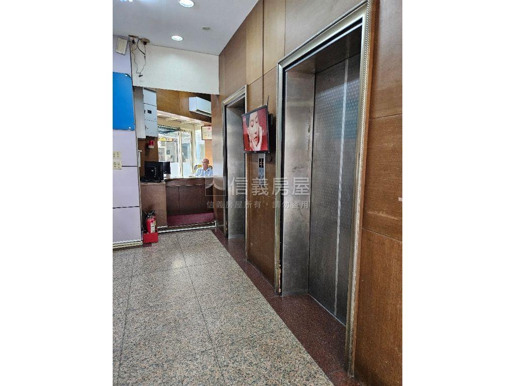 希爾頓一層一戶辦公房屋室內格局與周邊環境
