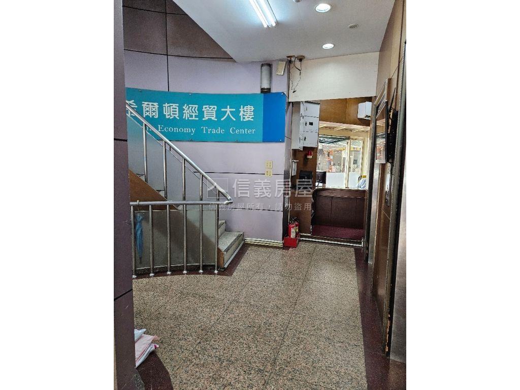 希爾頓一層一戶辦公房屋室內格局與周邊環境