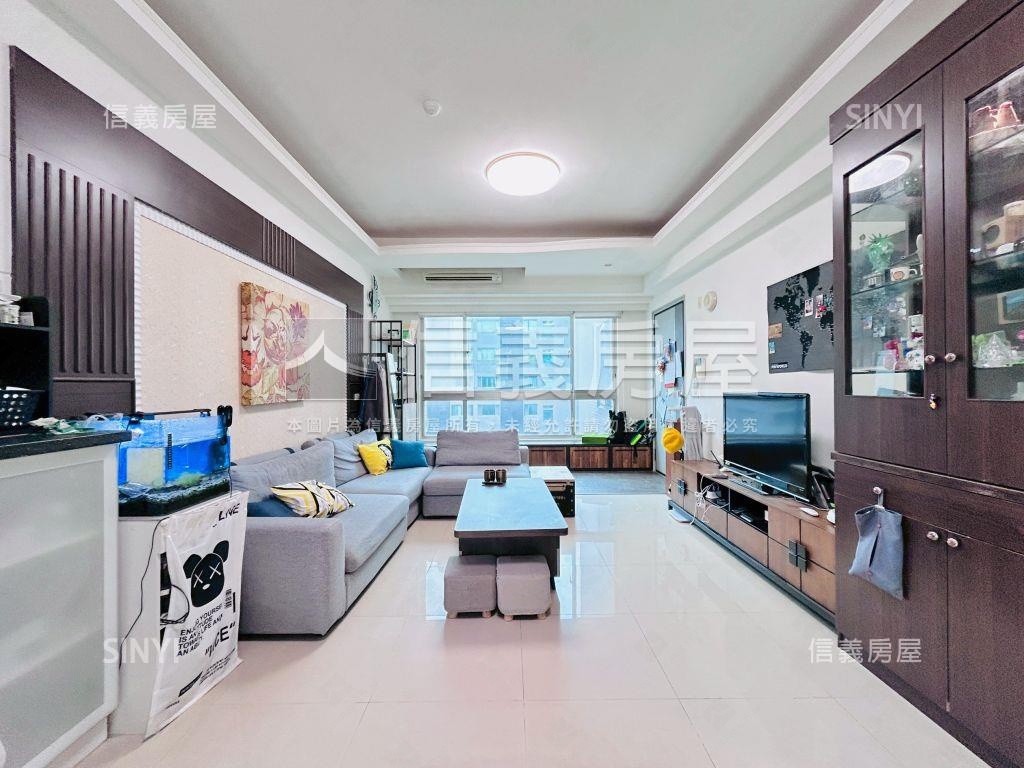 竹城新宿四房車位房屋室內格局與周邊環境