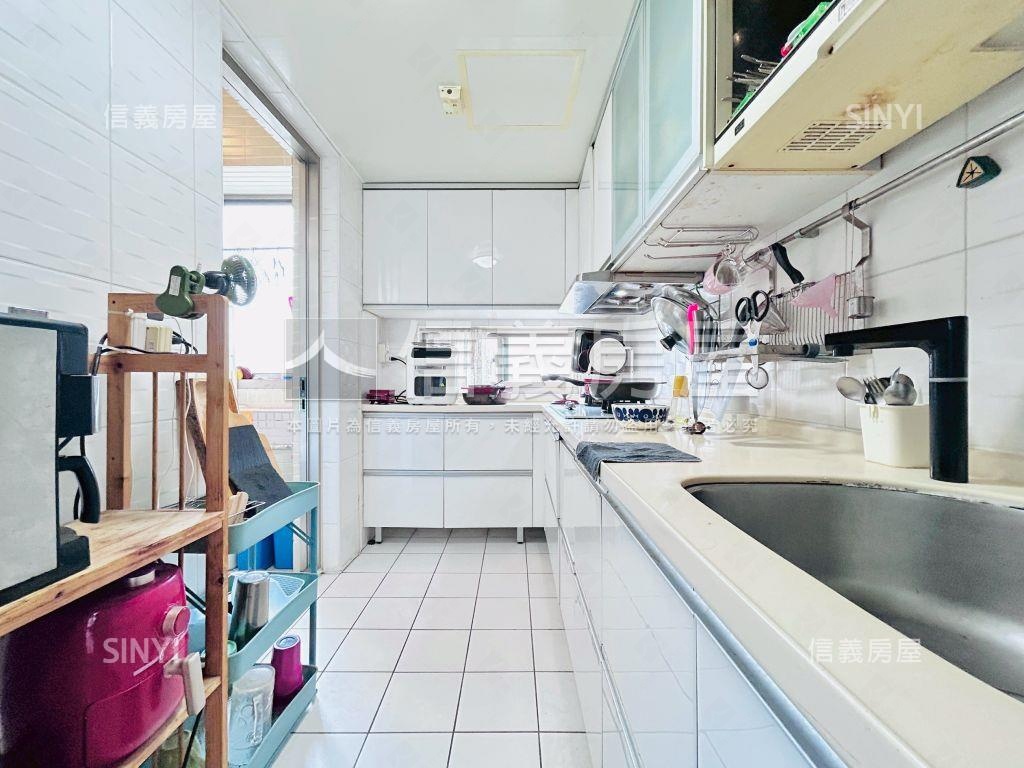 竹城新宿四房車位房屋室內格局與周邊環境