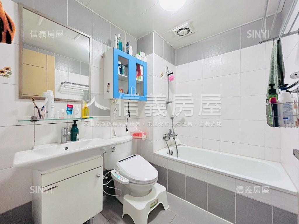 竹城新宿四房車位房屋室內格局與周邊環境