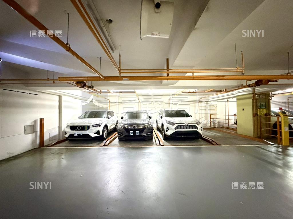 邊間採光質感大四房車位房屋室內格局與周邊環境