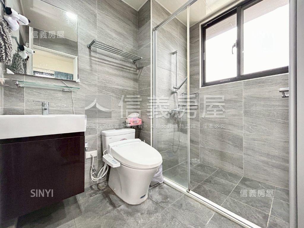 市區輕屋齡面公園視野兩房房屋室內格局與周邊環境