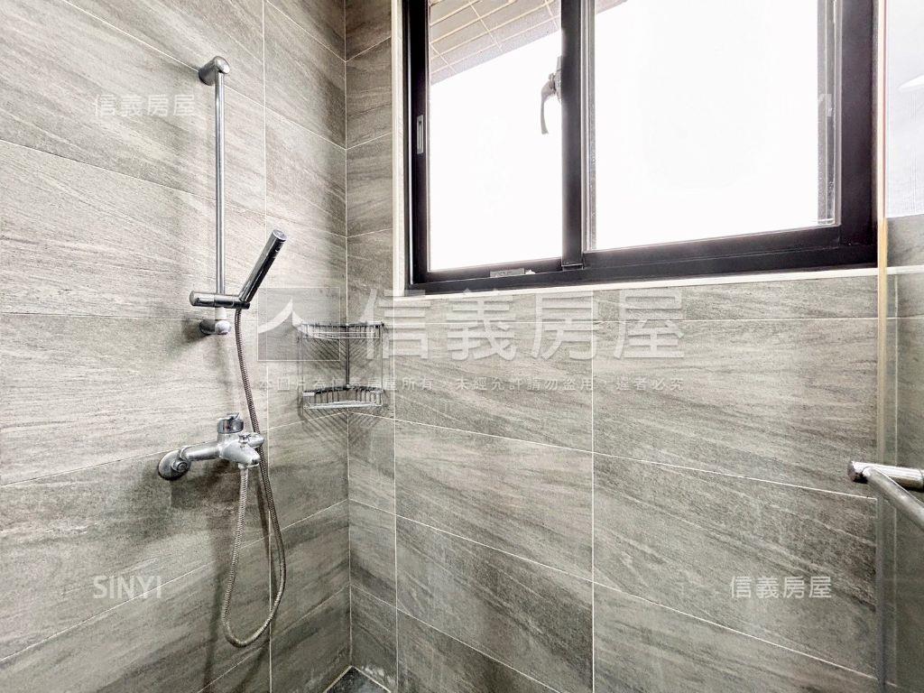 市區輕屋齡面公園視野兩房房屋室內格局與周邊環境