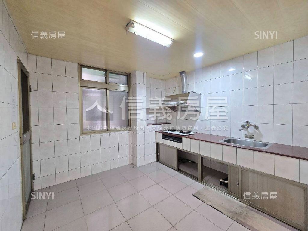 中正商圈方正三樓房屋室內格局與周邊環境