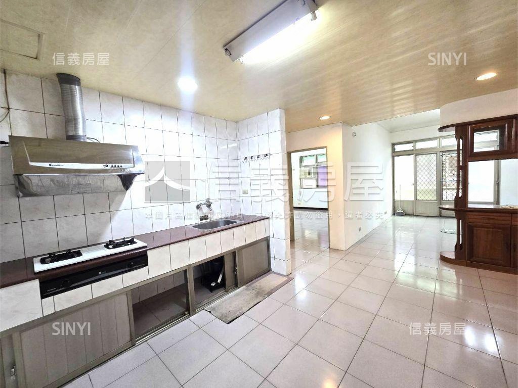 中正商圈方正三樓房屋室內格局與周邊環境