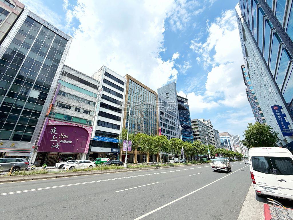 南京☆建國企業指標金店面房屋室內格局與周邊環境
