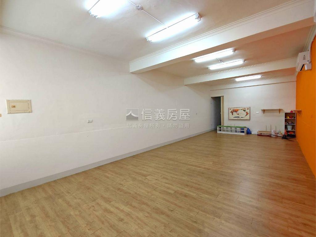 火車站商圈正路騎樓美透店房屋室內格局與周邊環境