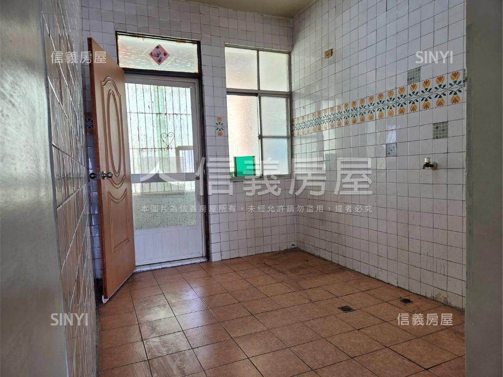 五甲商圈近捷運機能美宅房屋室內格局與周邊環境