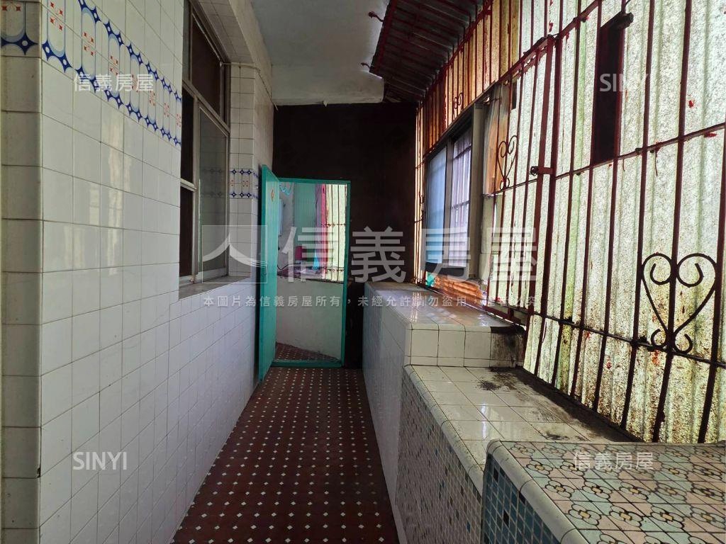 五甲商圈近捷運機能美宅房屋室內格局與周邊環境