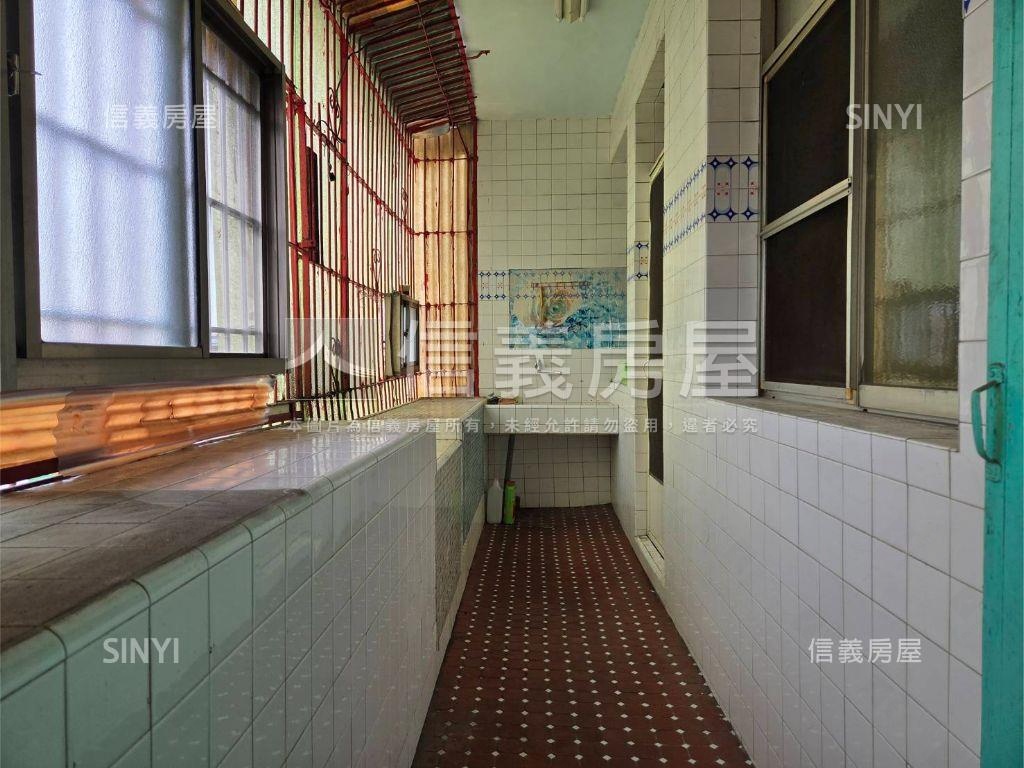 五甲商圈近捷運機能美宅房屋室內格局與周邊環境