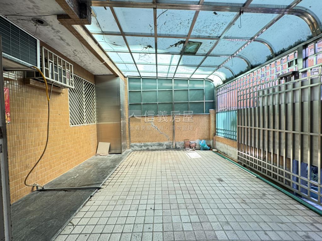 港墘稀有一樓停車方便房屋室內格局與周邊環境
