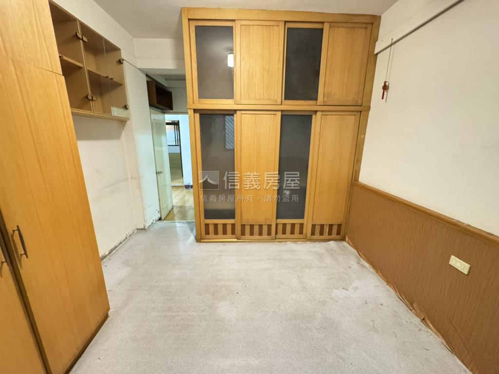 港墘稀有一樓停車方便房屋室內格局與周邊環境