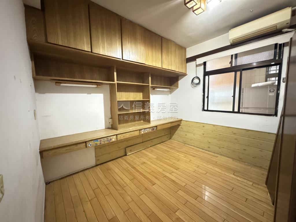 港墘稀有一樓停車方便房屋室內格局與周邊環境