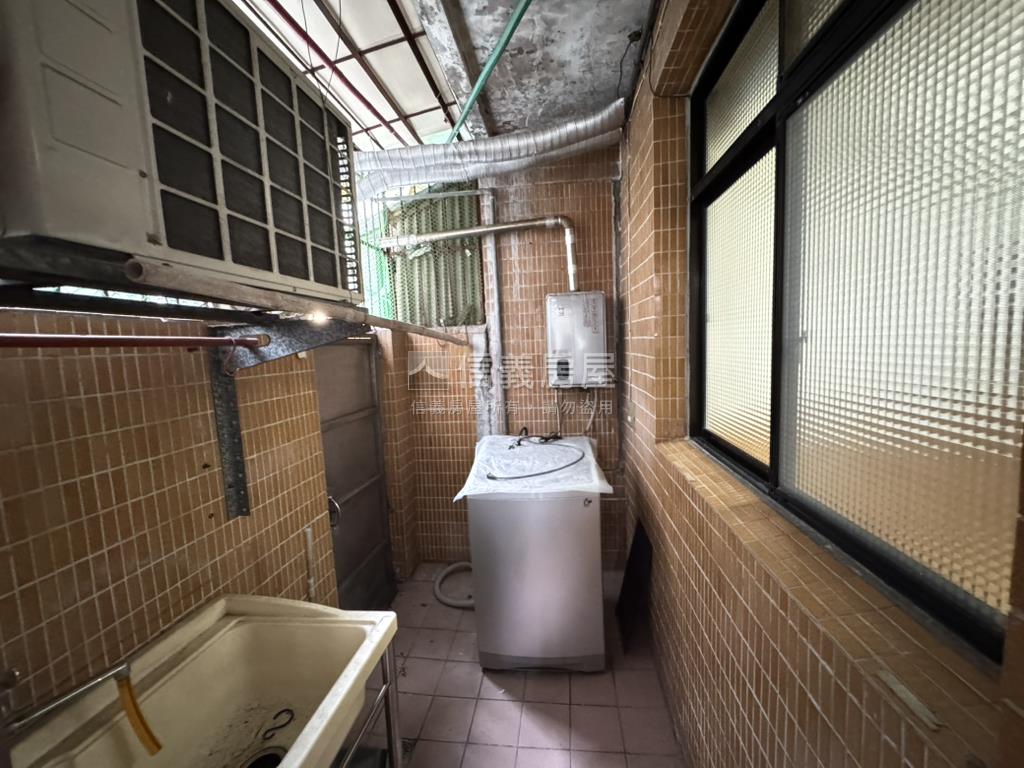 港墘稀有一樓停車方便房屋室內格局與周邊環境