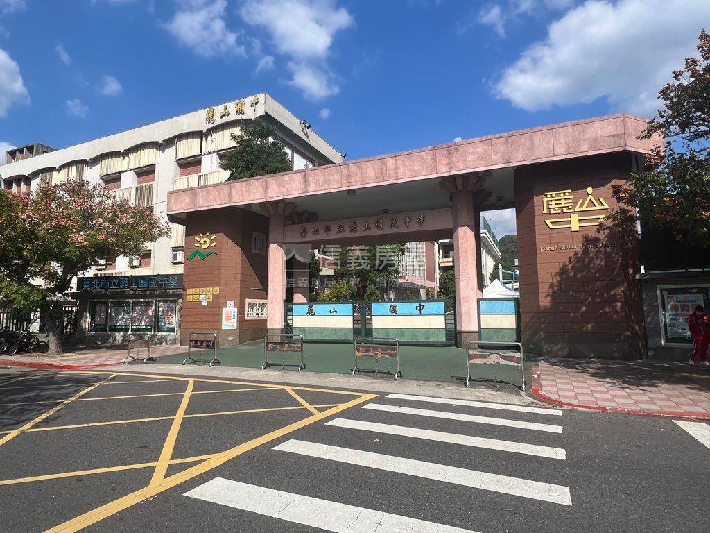 港墘稀有一樓停車方便房屋室內格局與周邊環境