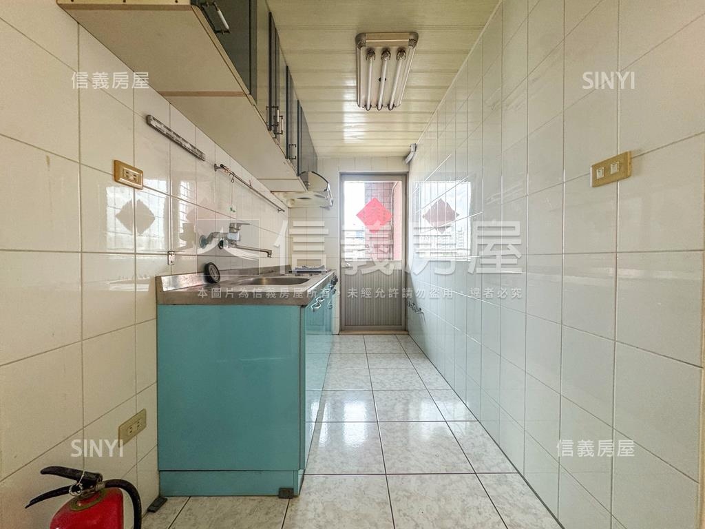 近Ｒ１４巨蛋邊間美三房房屋室內格局與周邊環境