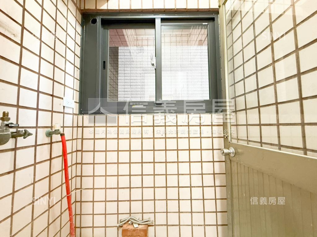 近興大有整理兩房坡道車位房屋室內格局與周邊環境