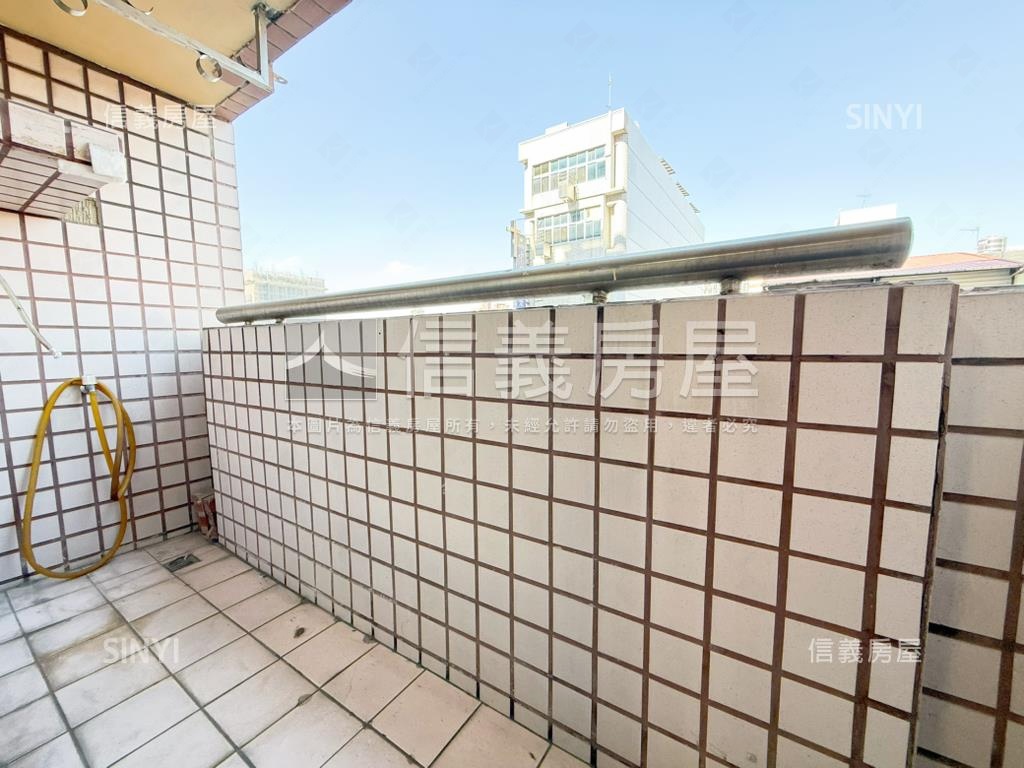 近興大有整理兩房坡道車位房屋室內格局與周邊環境