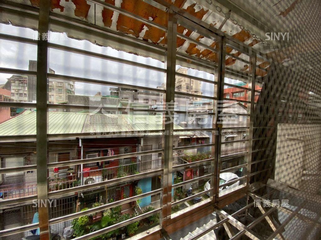 萬大路優質採光裝潢透天房屋室內格局與周邊環境