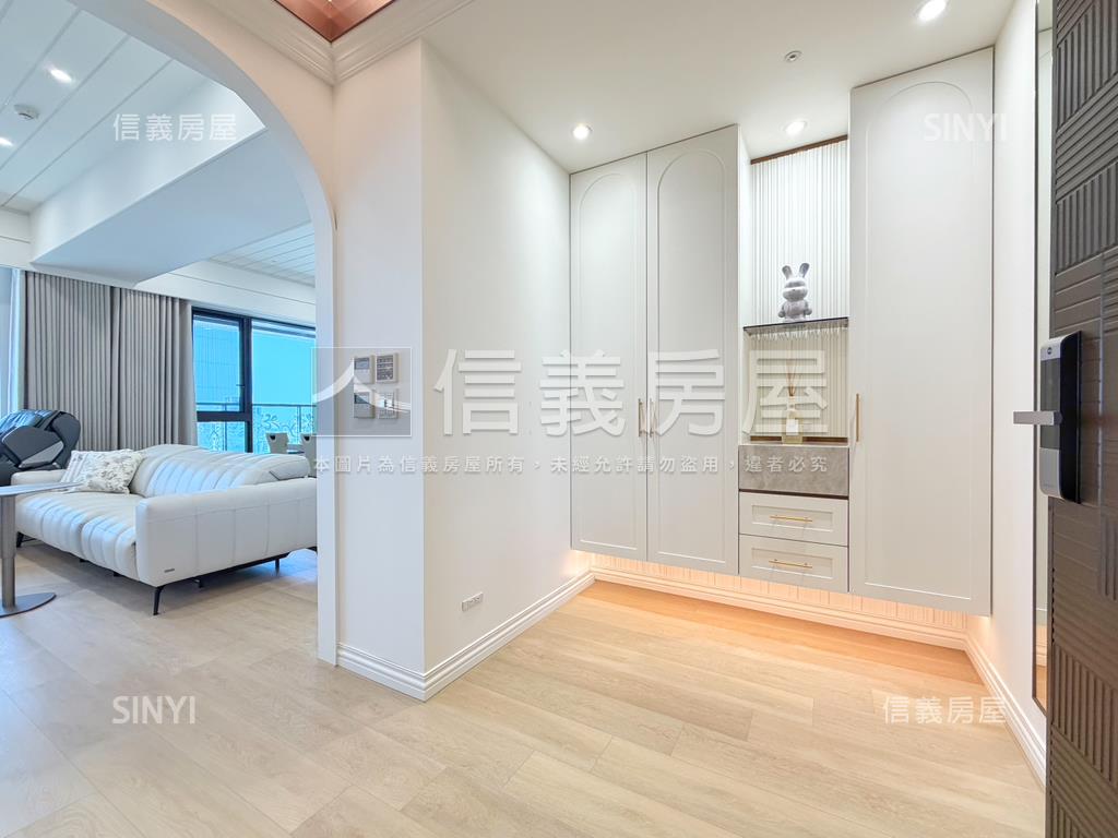 京城鉅誕｜泳池奢雅名邸房屋室內格局與周邊環境