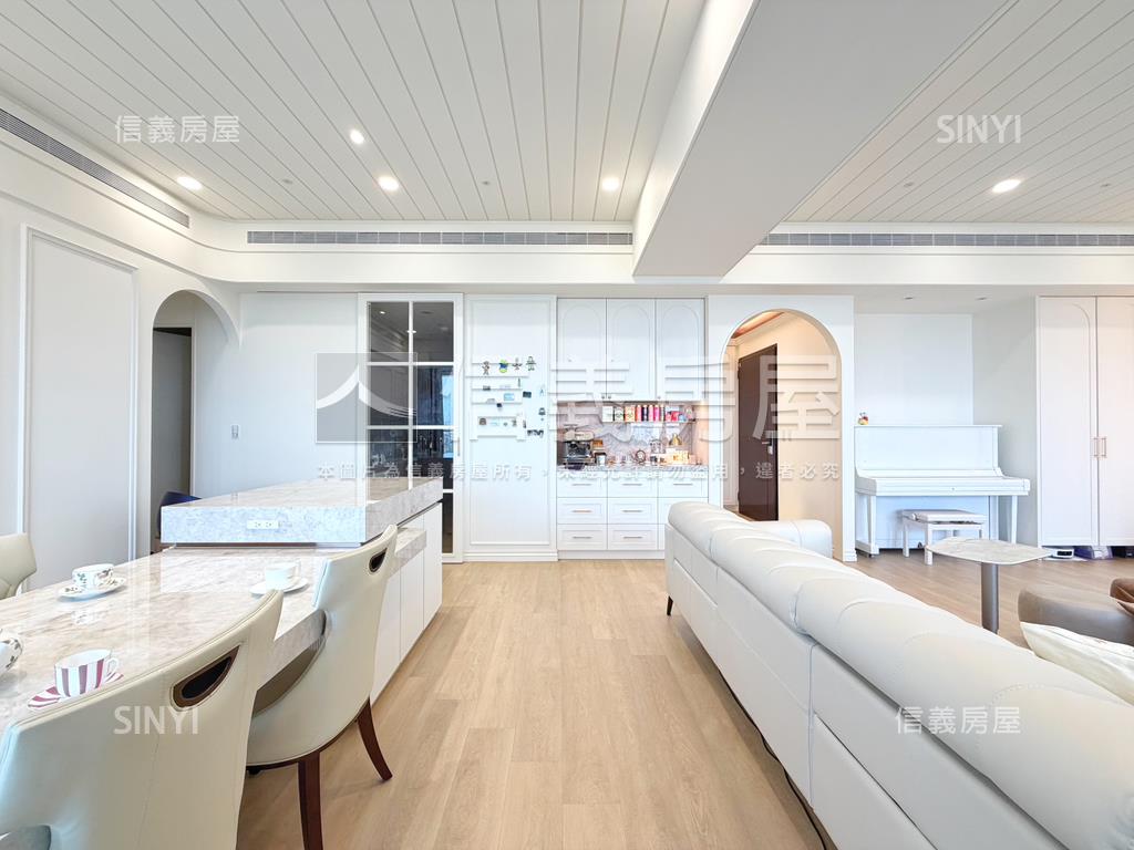 京城鉅誕｜泳池奢雅名邸房屋室內格局與周邊環境