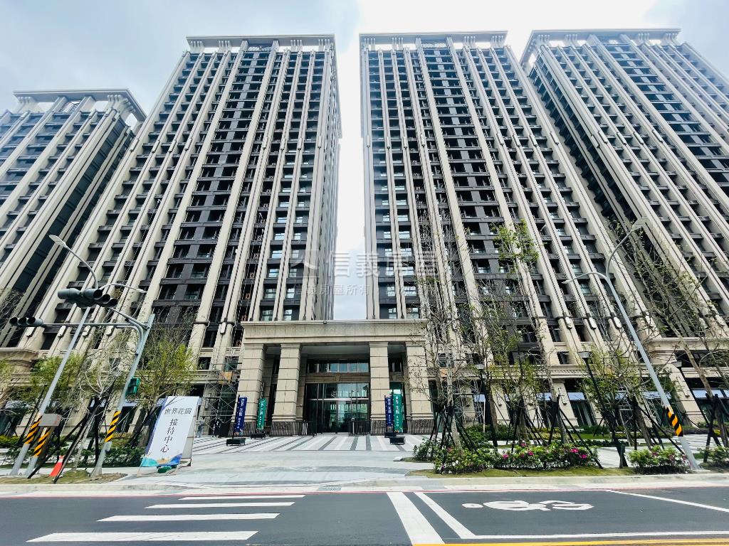 世界花園兩房車位房屋室內格局與周邊環境
