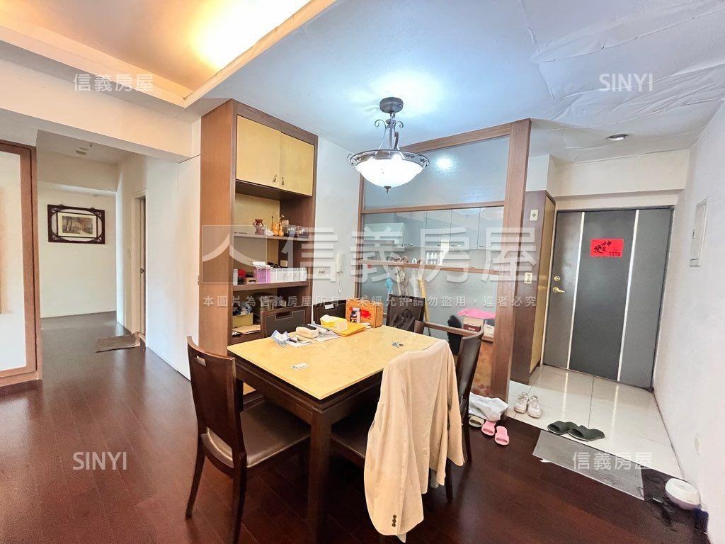 近美術館山景三房平車房屋室內格局與周邊環境