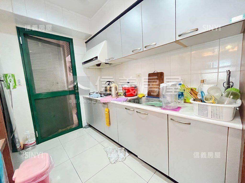 近美術館山景三房平車房屋室內格局與周邊環境